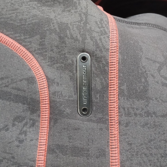 Under Armour Size XL - Picture 3 of 10